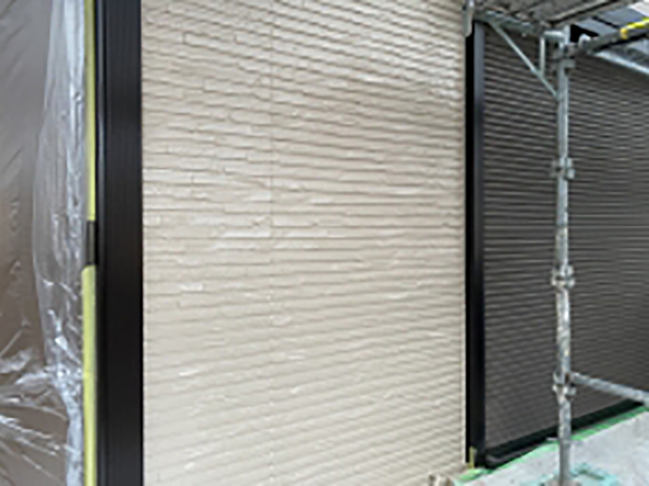 1階壁の上塗りが完成しました。