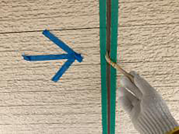 専用プライマーを塗布します。