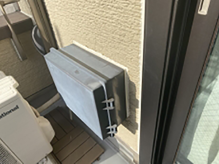 BOX取合いを新しいコーキングに打ち替えました。