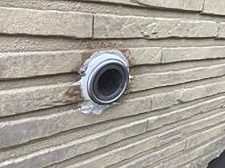 オーバーフロー管取合いを新しいコーキングに打ち替えました。