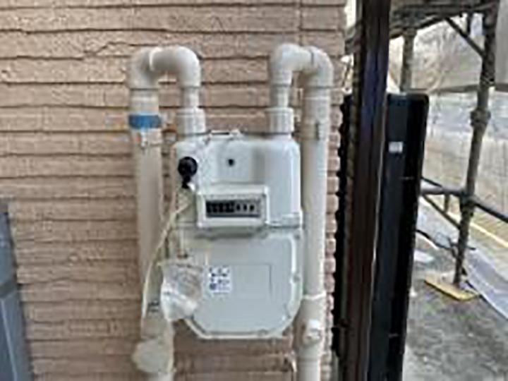  ガスメーターパイプを塗装しました。