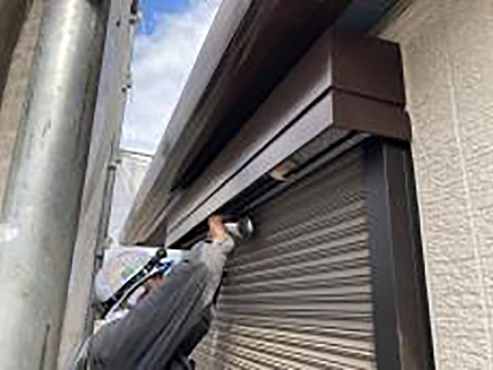 シャッターメンテナンスを施工させていただきました。