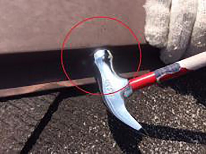 鈑金包みを釘押さえしました。