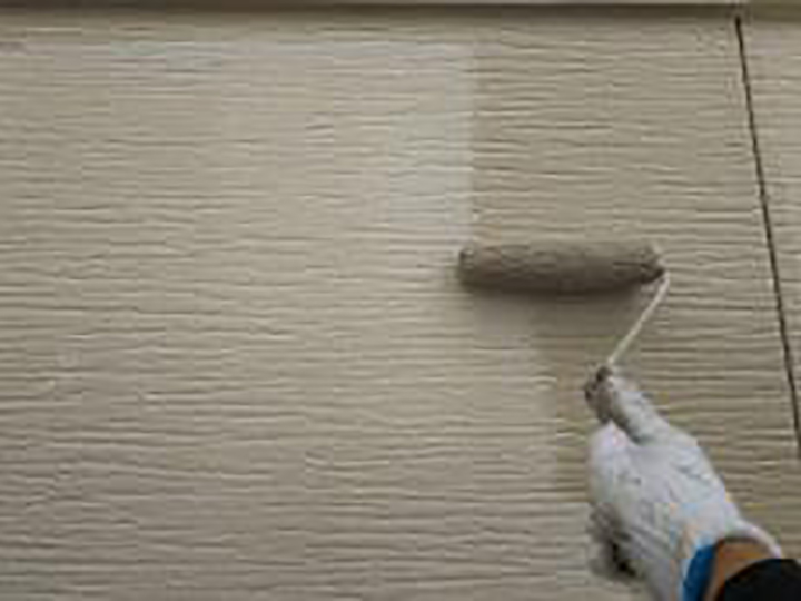 中塗りを行います。