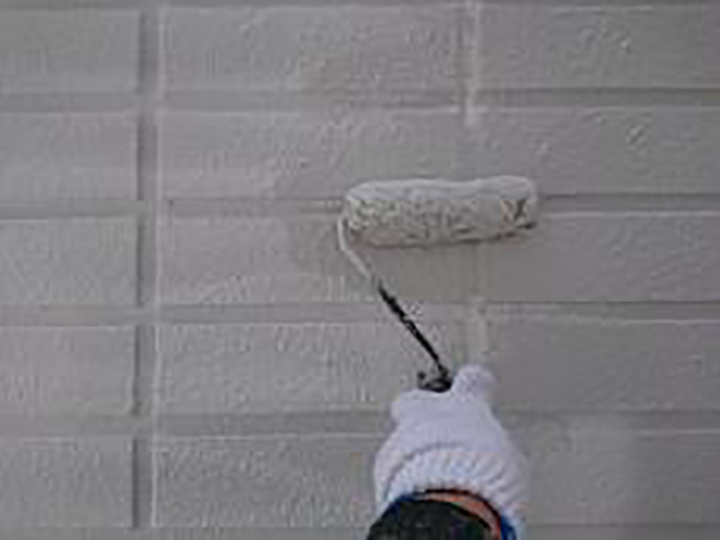 中塗りを行います。