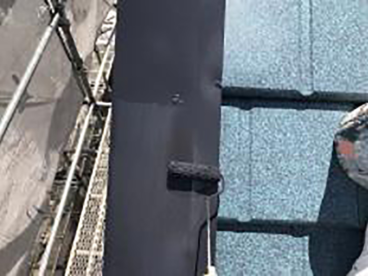 屋根鈑金部仕上げ2回目を行います。