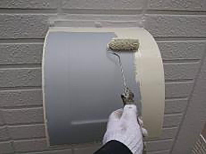 換気フード仕上げ1回目を行います。