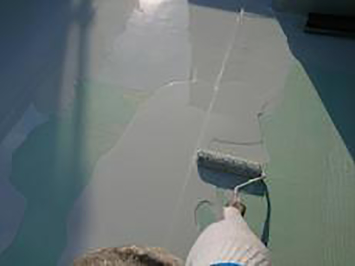 ウレタン防水（2層目）を塗布します。