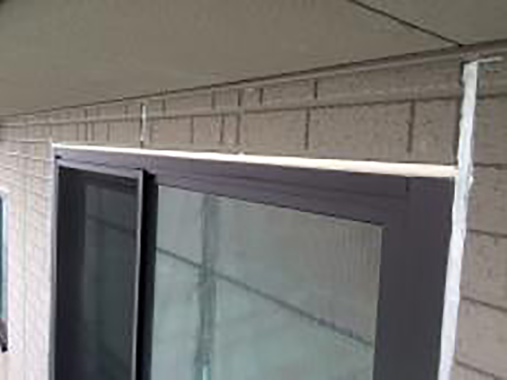 コーキングの打ち替えが完成しました。