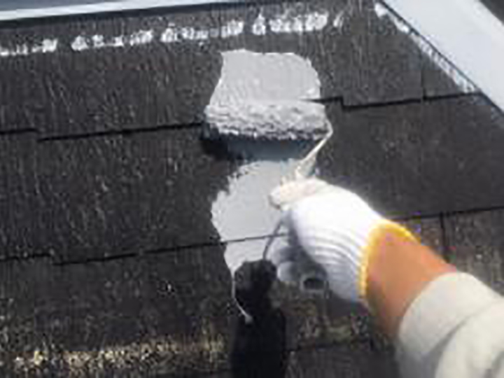 中塗りを行います。