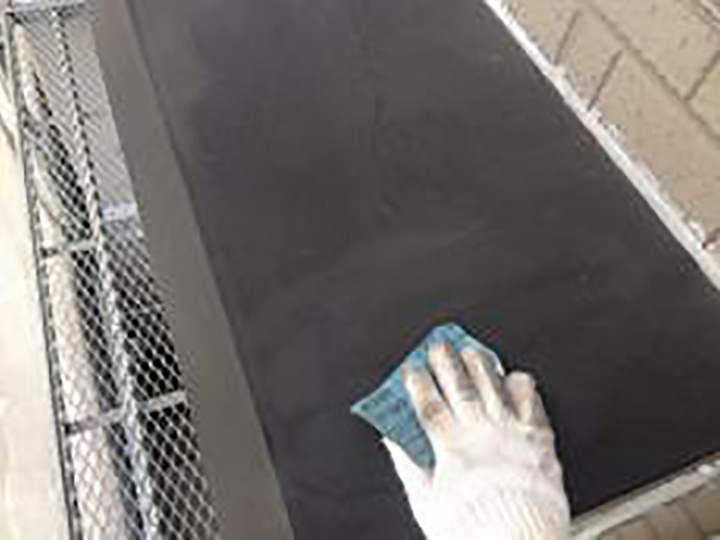 霧除けの素地を調整します。