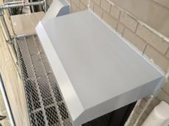 霧除けに専用プライマーを塗布します。