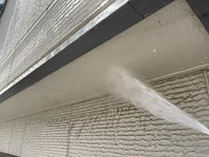 上裏を高圧ジェットで洗浄します。