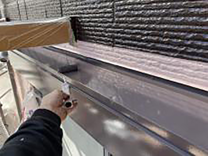 シャッターBOX仕上げ2回目を行います。