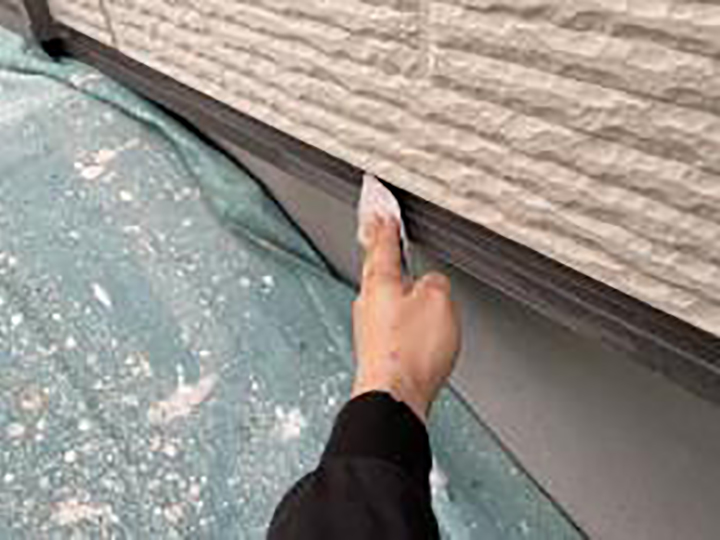 水切りの素地調整を行います。