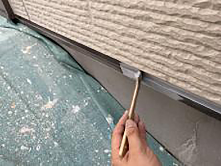 水切りに専用プライマーを塗布します。