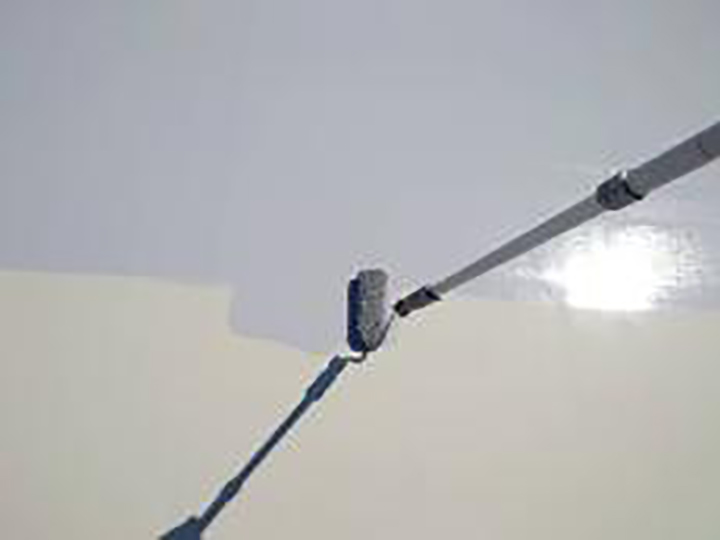 トップコート（フッ素仕様）を塗布します。