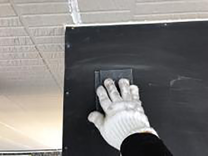 霧除け素地を調整します。