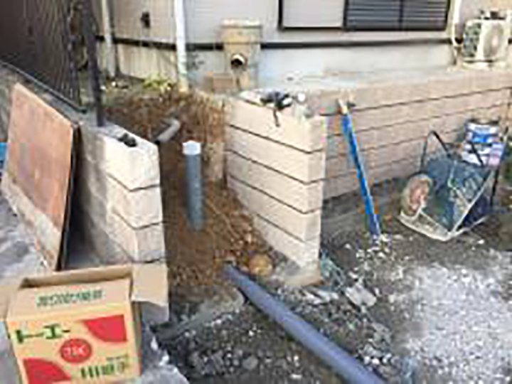 配管の加工を行います。