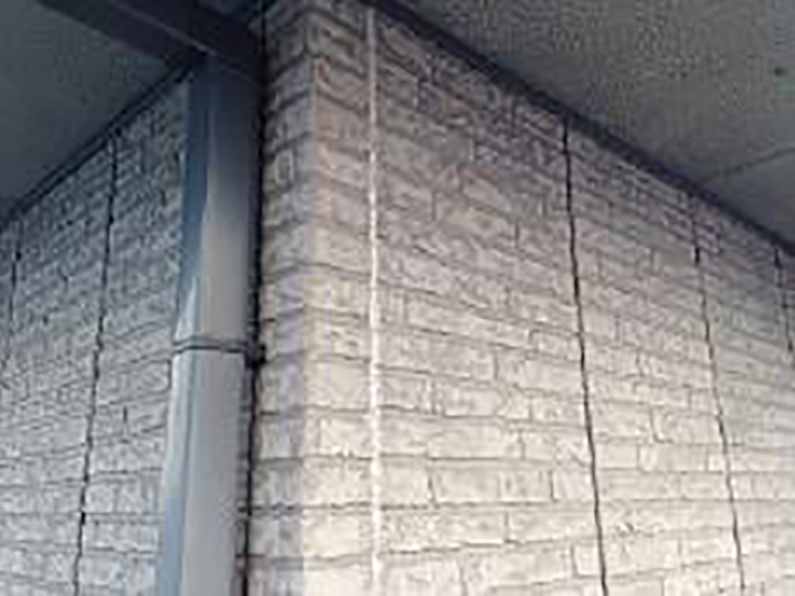 コーキングの打ち替えが完成しました。