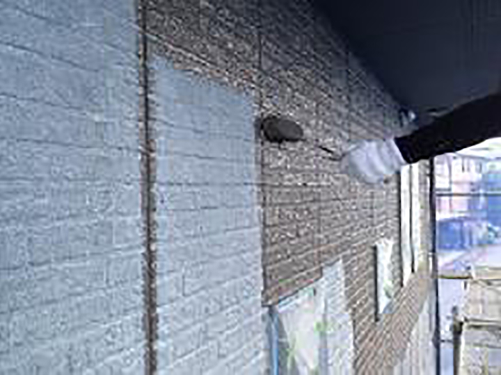 中塗りを行います。