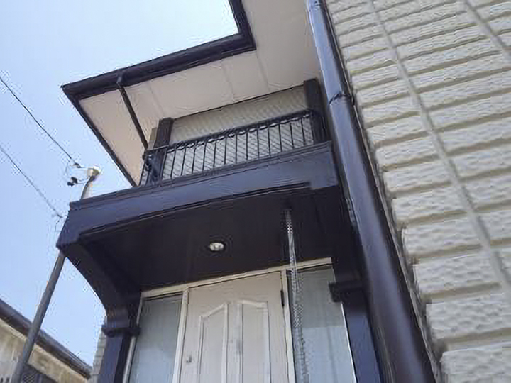 施工後の近景のお写真です。<br />
雨樋も取替えて雨漏れの心配もなくなりましたね！