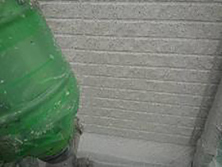 中塗りを行います。