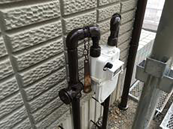 ガスメーターを塗装します。