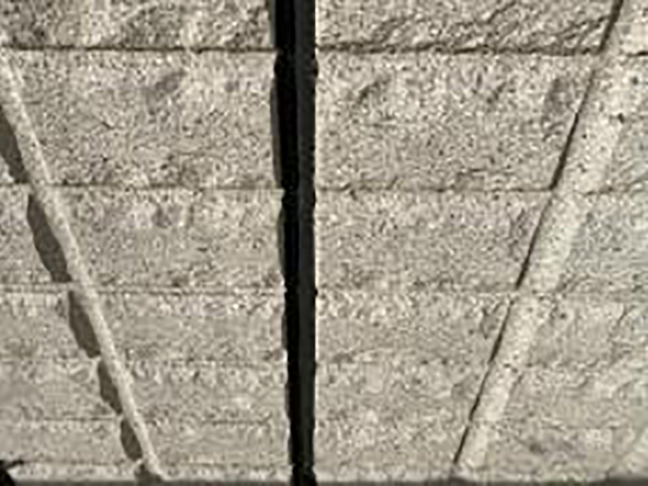 コーキングの打ち替えが完成しました。