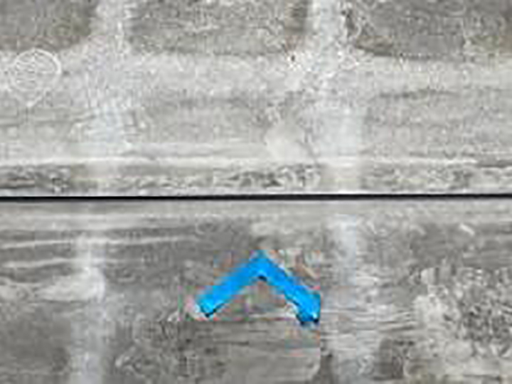 塩ビシートジョイント部を新しいコーキングに打ち替えました。