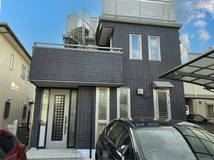 I様邸 外壁塗装リフォーム工事／玄関ドアシート貼り