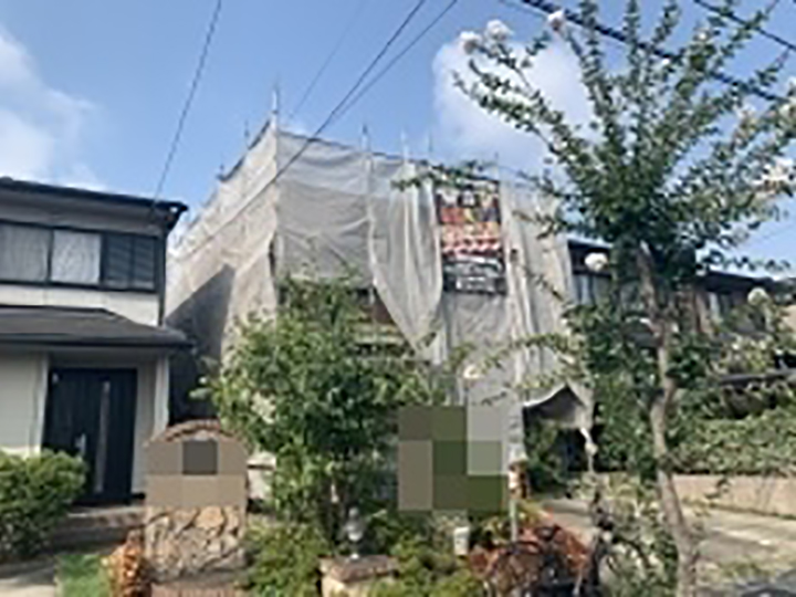 メッシュシートを設置することで塗料などが飛散することを防ぎます。