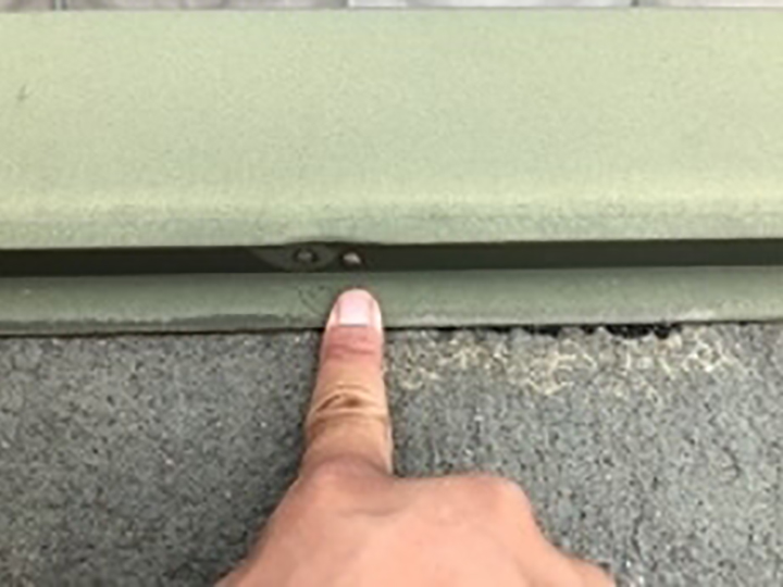 屋根板金包みに釘を新設しました。