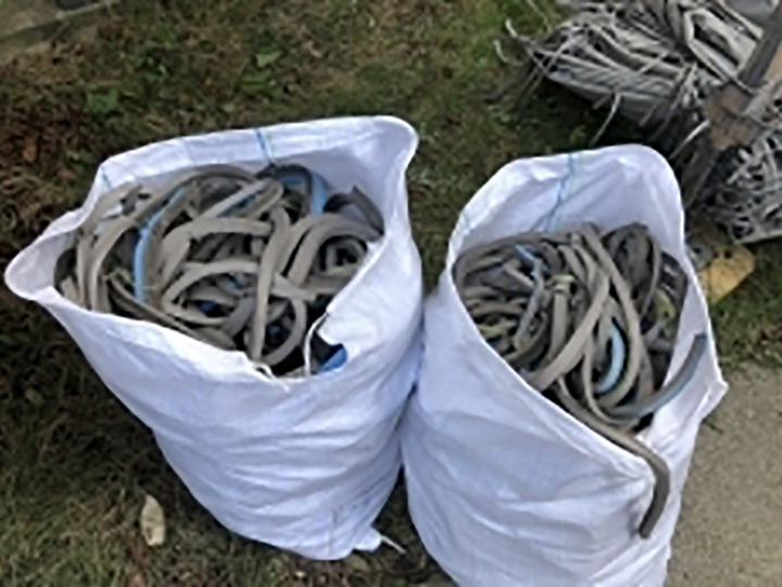 撤去した目地コーキングです。