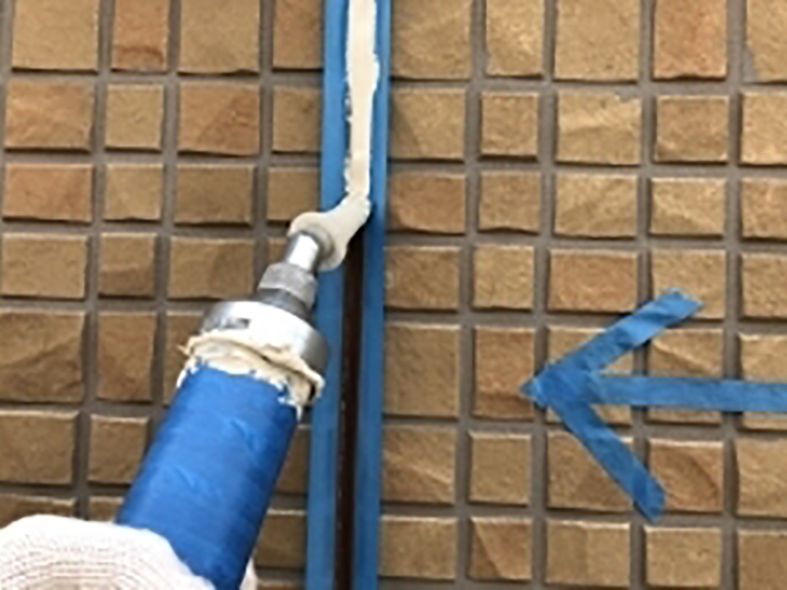 新しいコーキングを充填します。