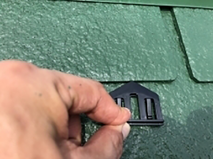 タスペーサーを挿入します。