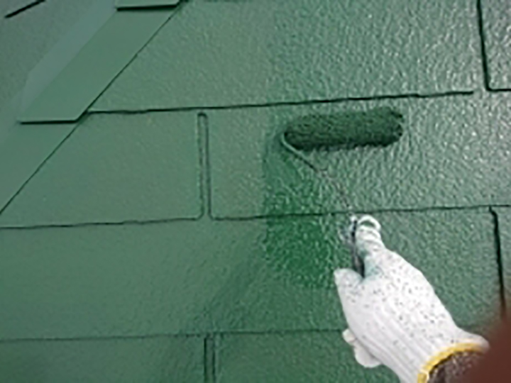 中塗りを行います。