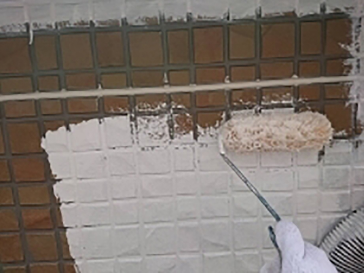 東西南壁の下塗りを行います。