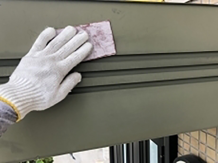 霧除けの素地を調整します。