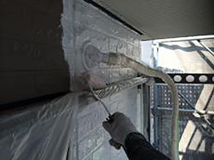 下塗りを行います。