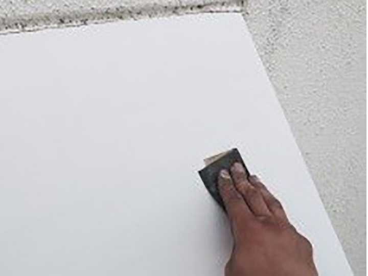 霧除けの素地を調整します。