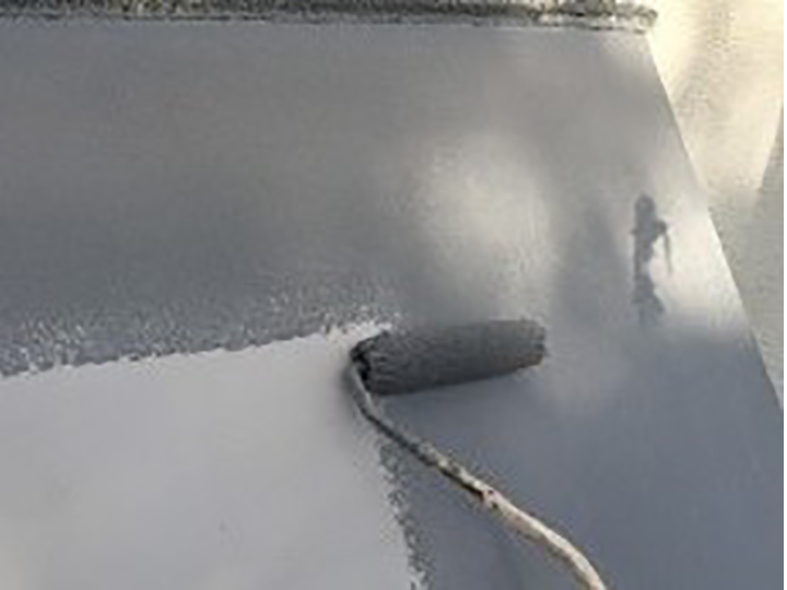 霧除けにサビ止めを塗布します。