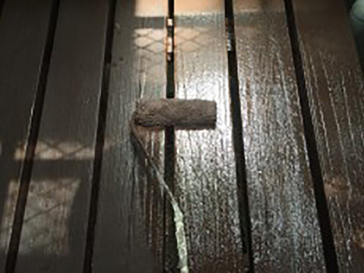 ウッドデッキ仕上げ2回目を行います。