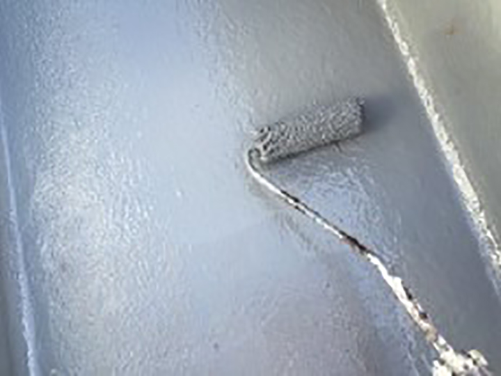 トップコート塗布の2回目を行います。