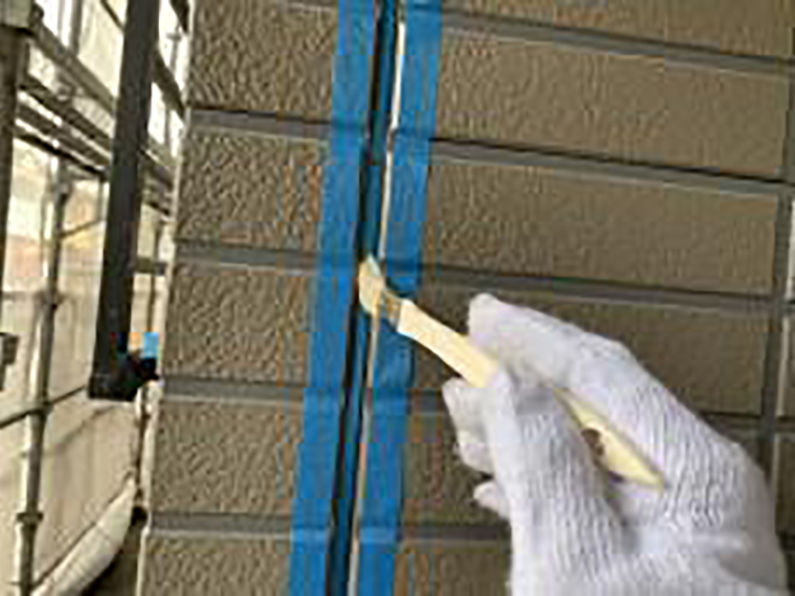 専用プライマーを塗布します。