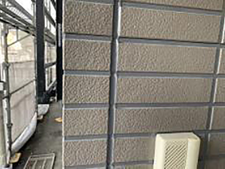 コーキングの打ち替えが完成しました。