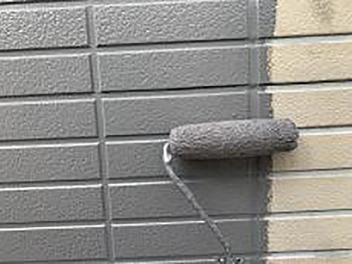 1階壁の下塗りを行います。