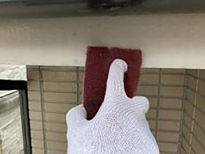 鼻隠しの素地を調整します。