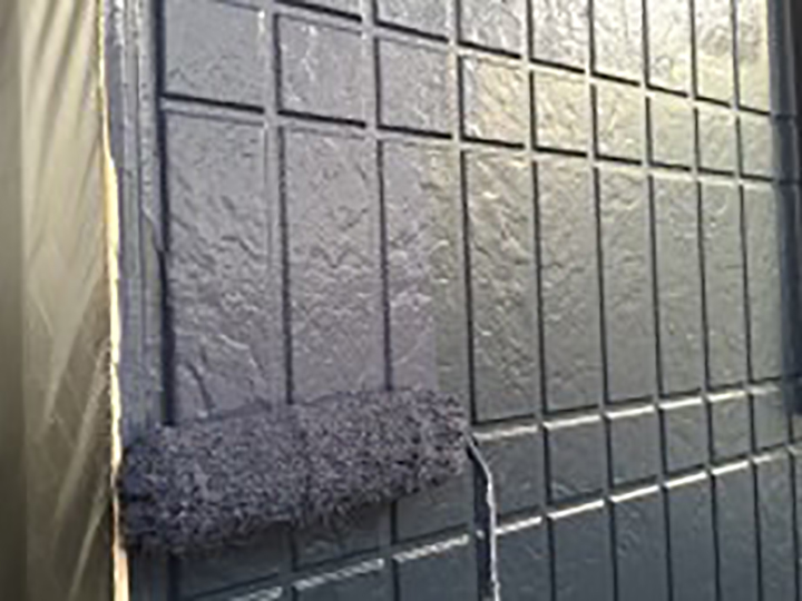 2階の上塗りを行います。