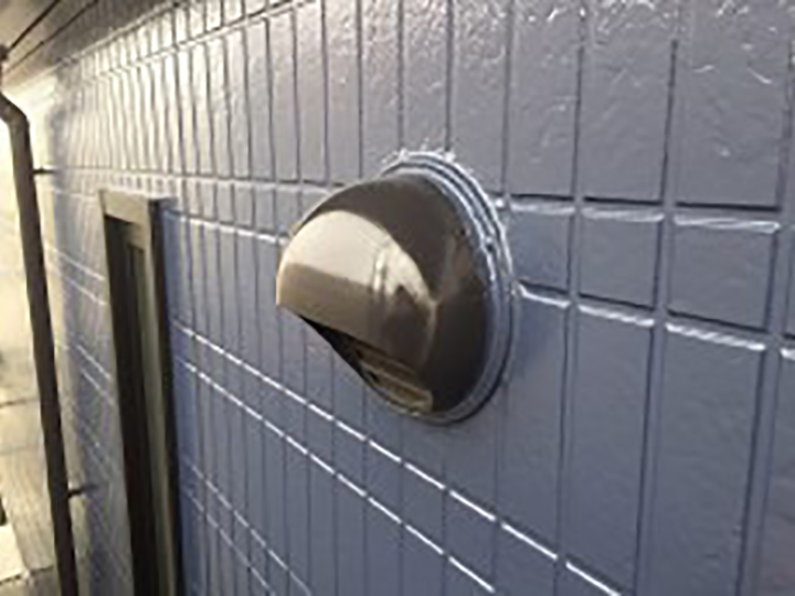 アルミ製の通気口を塗装しました。